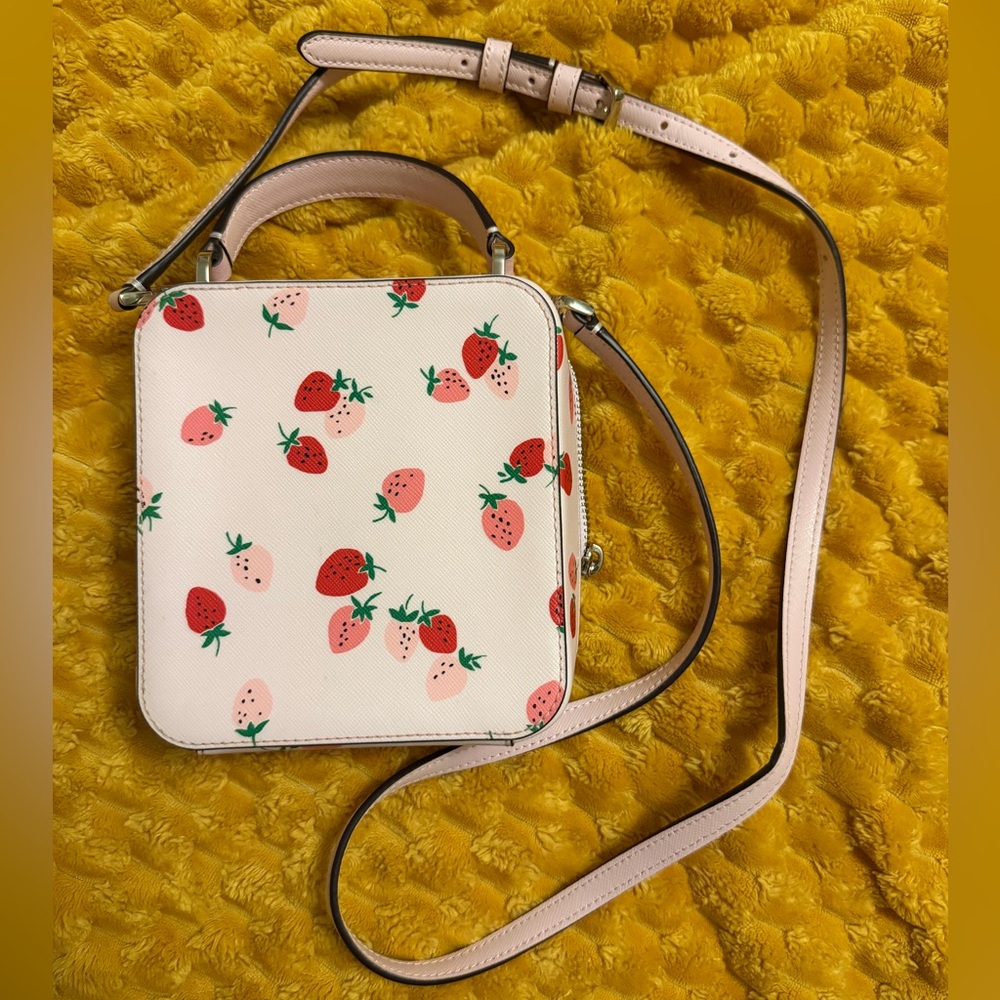 NWOT Kate Spade Strawberry Purse Vanity Crossbody Square Bag - Picture 2 of 4